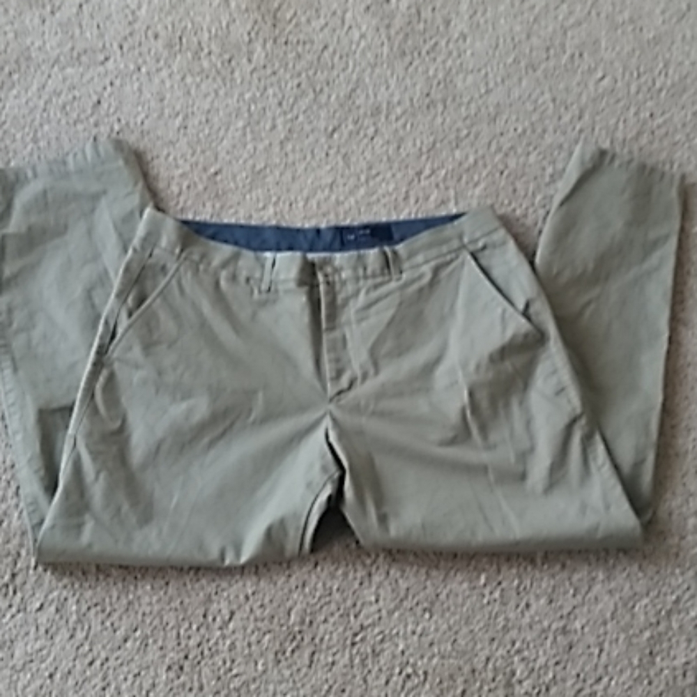 Gap Men's dadcore relaxed khaki pants size 36x30